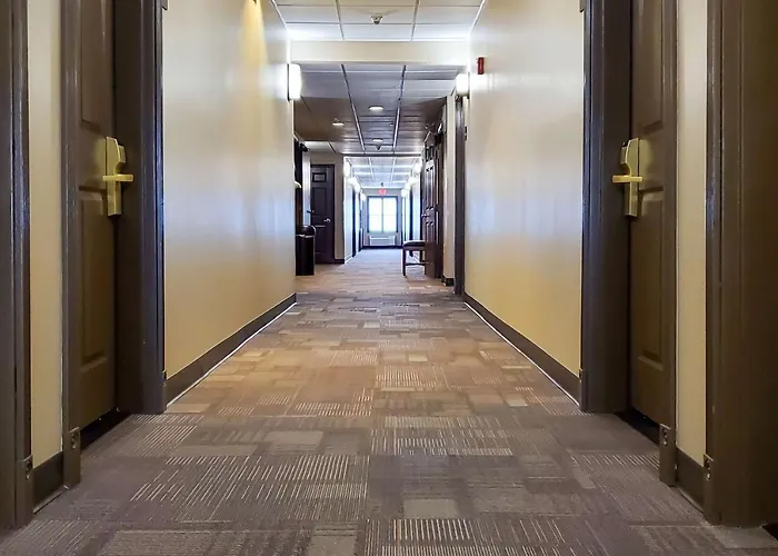 Comfort & Phoenix Sky Harbor Airport Hotel