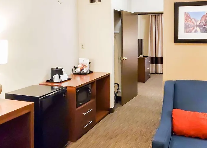 Comfort & Phoenix Sky Harbor Airport 3*