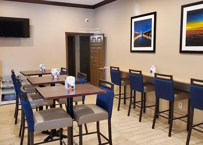 Hotel Comfort & Phoenix Sky Harbor Airport 3*